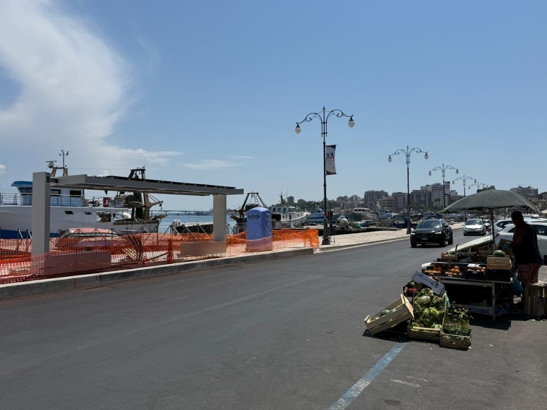  Pensilina BRT fuori contesto in Via Garbaldi - Citta Vecchia - Taranto