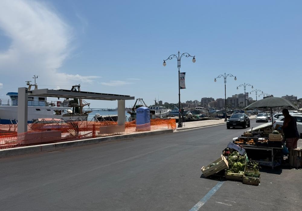  Pensilina BRT fuori contesto in Via Garbaldi - Citta Vecchia - Taranto