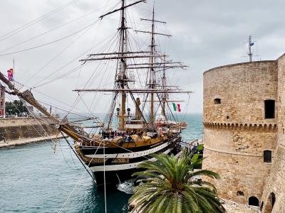 Castello Aragonese (taranto) & Amerigo Vespucci